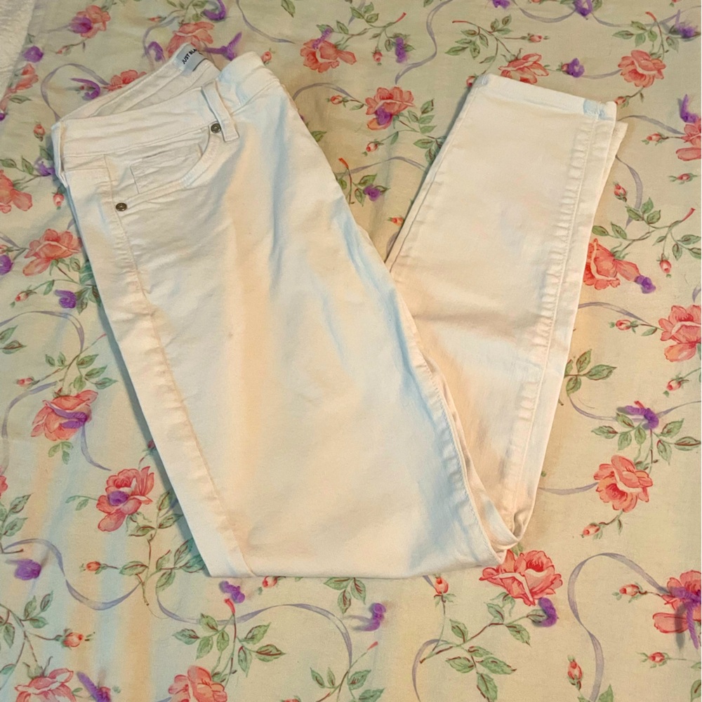 Cute white denim ankle jeans